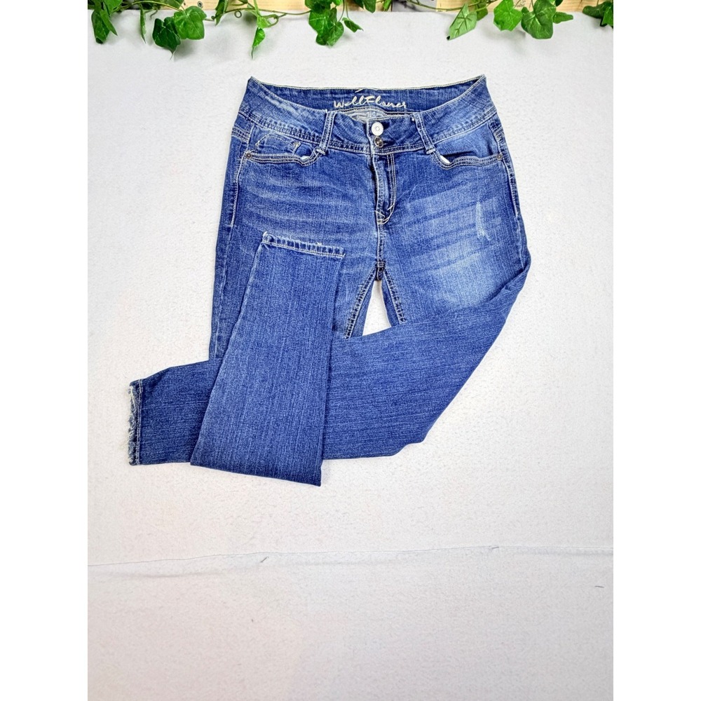 WallFlower Luscious Curvy Skinny Jeans Medium Wash Distressed Size 9 WFM03652S